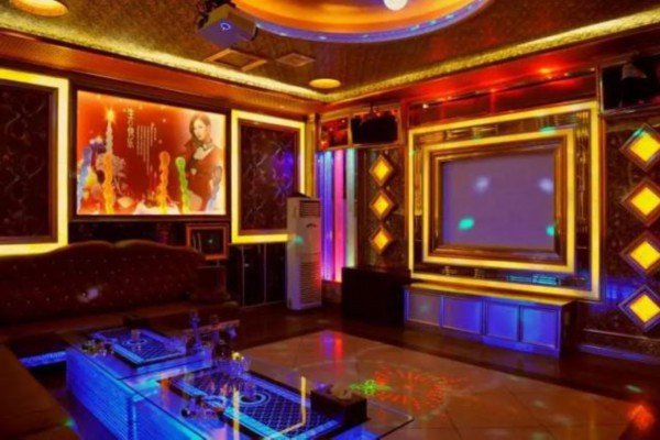 春日阳光里，一杯绿茶的清新之旅